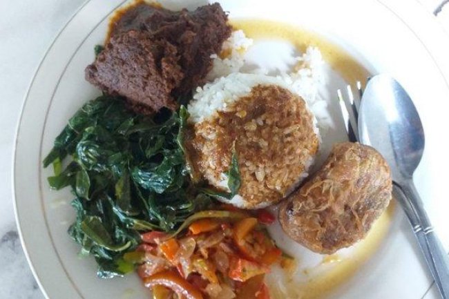 Paket Nasi Padang dengan Layanan Antar Cepat dan Praktis