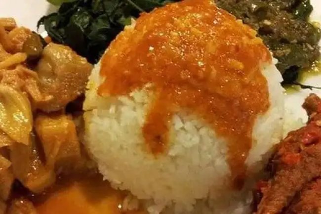 Cerita di Balik Paket Nasi Padang: Dari Dapur hingga Meja Anda