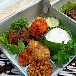 Rekomendasi Paket Nasi Padang untuk Acara Pesta di Rumah