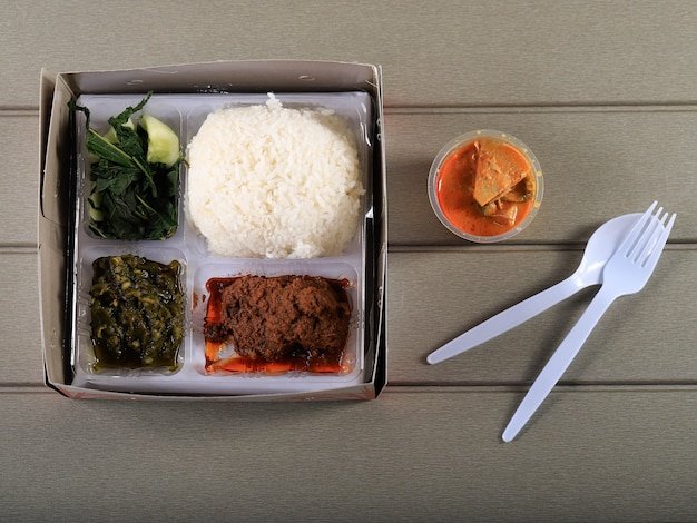 Paket Nasi Padang untuk Acara Makan Malam Spesial