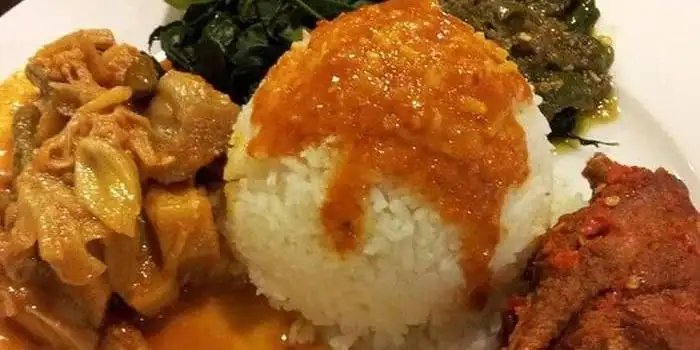 Cerita di Balik Paket Nasi Padang: Dari Dapur hingga Meja Anda