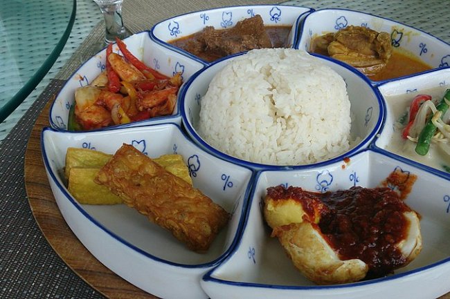Kenikmatan Nasi Padang dalam Paket Hemat yang Ramah Kantong