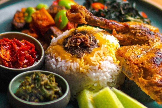 Paket Hemat Nasi Padang vs. Porsi Reguler: Mana yang Lebih Worth It?