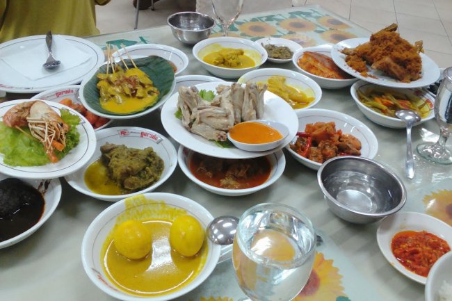 Menu Favorit dalam Paket Hemat Nasi Padang