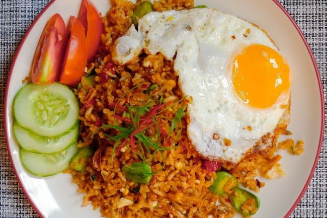 Menyelami Sejarah Nasi Goreng: Makanan Ikonik Indonesia
