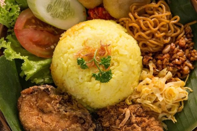 Nasi Kuning: Simbol Kebahagiaan dalam Tradisi Indonesia