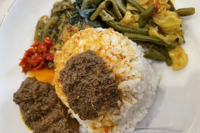 Rekomendasi Warung Padang dengan Paket Hemat Terbaik di Kota Anda