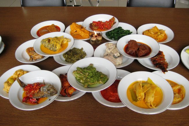 Nasi Padang Ayam Pop dalam Paket Hemat: Lezat dan Terjangkau