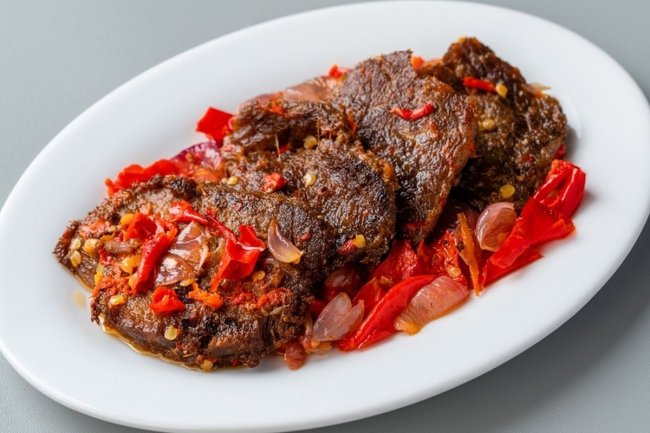 Paket Hemat Nasi Padang Sambalado: Cocok untuk Pecinta Pedas