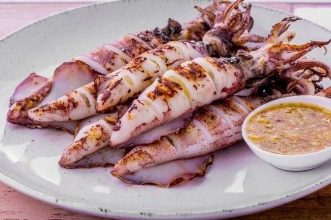 Manfaat dan Sejarah Makanan Cumi Bakar Manado