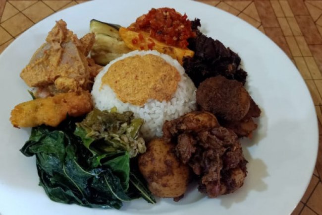 Paket Hemat Nasi Padang vs. Fast Food: Mana yang Lebih Menguntungkan?