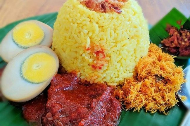 Keunikan Makanan Khas Banjar: Nasi Kuning dengan Bumbu Khas
