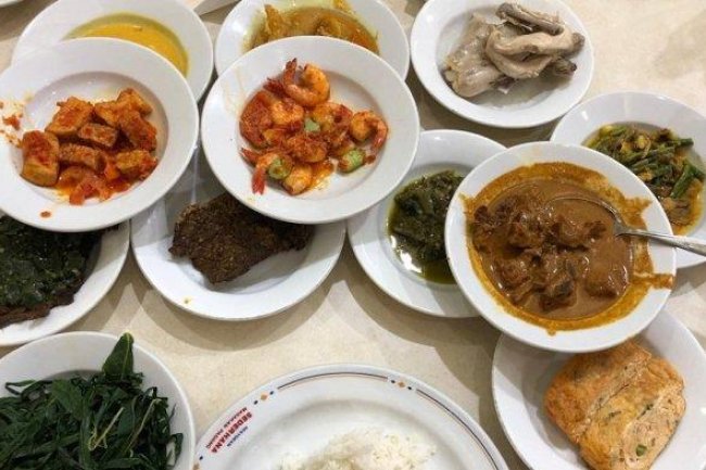 Warung Nasi Padang dengan Paket Hemat Terbaik di Bandung