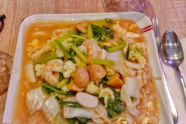 Kelezatan Kwetiau Siram: Perpaduan Makanan Tionghoa-Indonesia