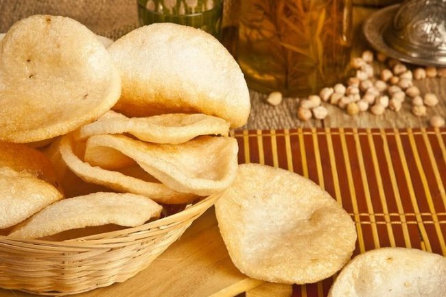 Kerupuk Udang: Camilan Khas Indonesia yang Mengandung Protein Laut