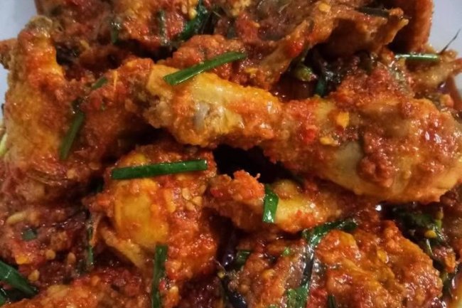 Ayam Rica-Rica: Makanan Pedas Khas Manado yang Terkenal