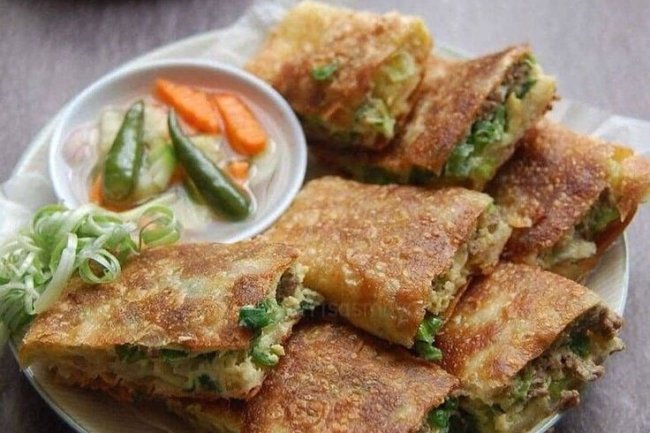 Martabak Telur: Makanan Khas Jakarta yang Membuat Ketagihan