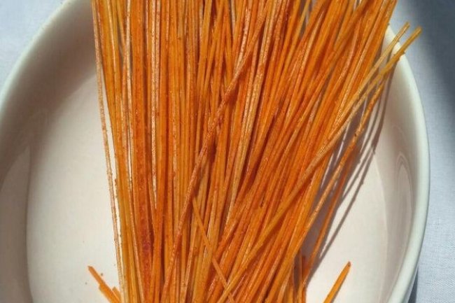 Mie Lidi: Camilan Unik Khas Indonesia yang Pedas dan Renyah