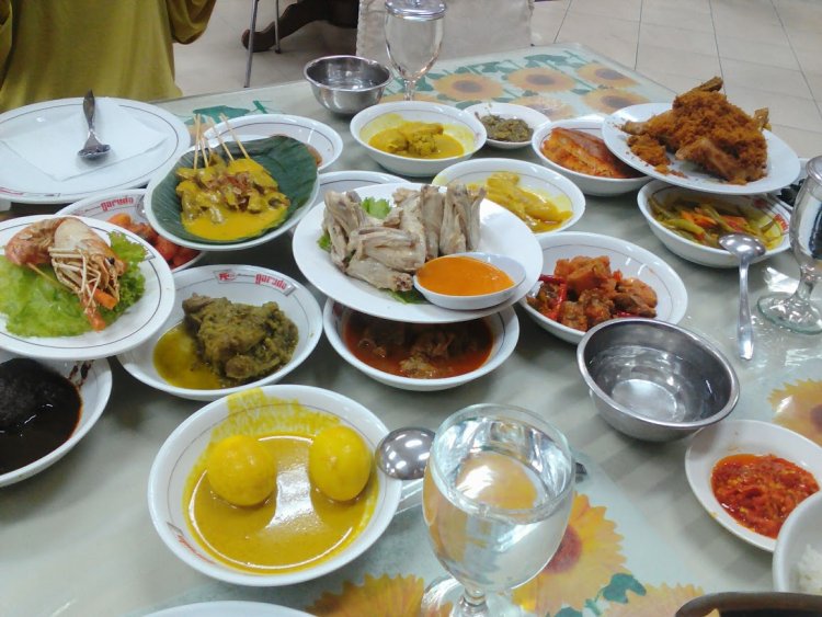 Menu Favorit dalam Paket Hemat Nasi Padang