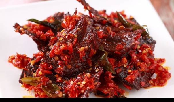 Variasi Sambal dalam Paket Hemat Nasi Padang: Mana yang Paling Enak?