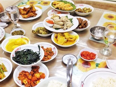 Tips Mengombinasikan Paket Hemat Nasi Padang dengan Diet Sehat