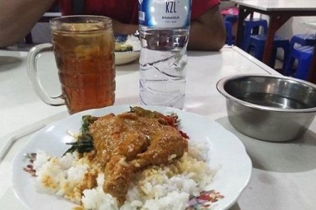 Kombinasi Teh Manis dan Paket Hemat Nasi Padang: Pas atau Tidak?