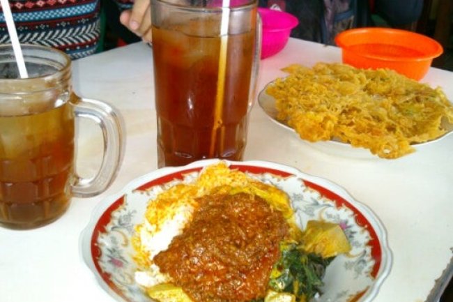 Paket Hemat Nasi Padang dan Kebiasaan Makan Masyarakat Urban