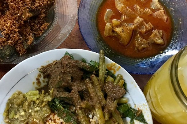 Paket Hemat Nasi Padang: Menu Sederhana yang Tetap Menggugah Selera