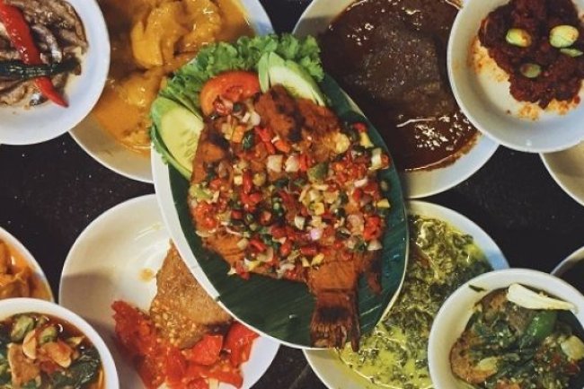 Paket Hemat Nasi Padang dalam Tradisi Kuliner Minangkabau