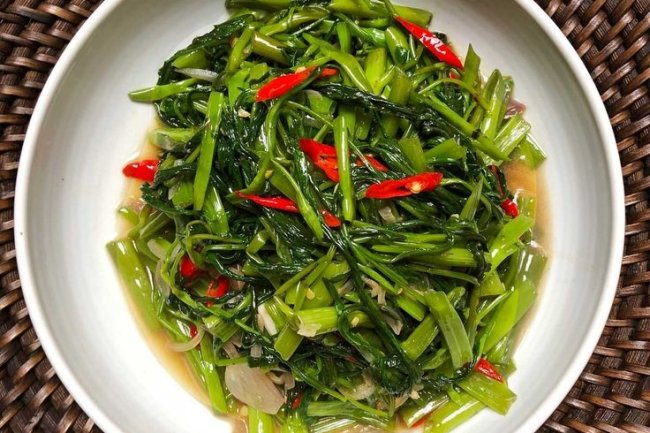 Tumis Kangkung: Sayuran Sehat dengan Rasa yang Nikmat