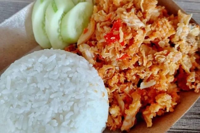 Manfaat dan Keunikan Ayam Geprek: Hidangan Pedas yang Tengah Tren di Indonesia