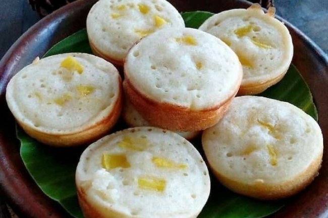 Proses Pembuatan Kue Apem sebagai Camilan Tradisional