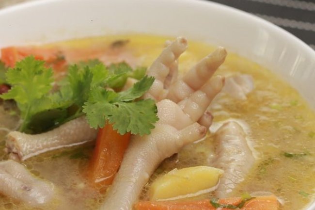 Sop Kaki Ayam Medan: Sup Kaki Ayam dengan Kuah Gurih