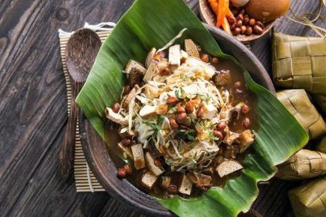 Tahu Gimbal: Tahu Tempe dengan Sambal Kacang yang Lezat