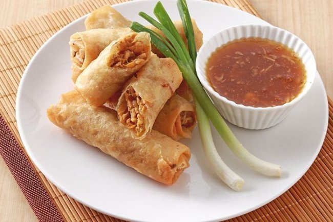 Lumpia Semarang: Lumpia dengan Isian Sayur dan Daging