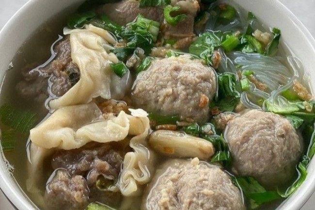 Bakso Sapi: Bola Daging Sapi Kenyal dengan Kuah Gurih