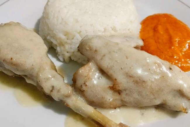 Ayam Pop: Rahasia Kelembutan Ayam Goreng Tanpa Kulit Khas Minang