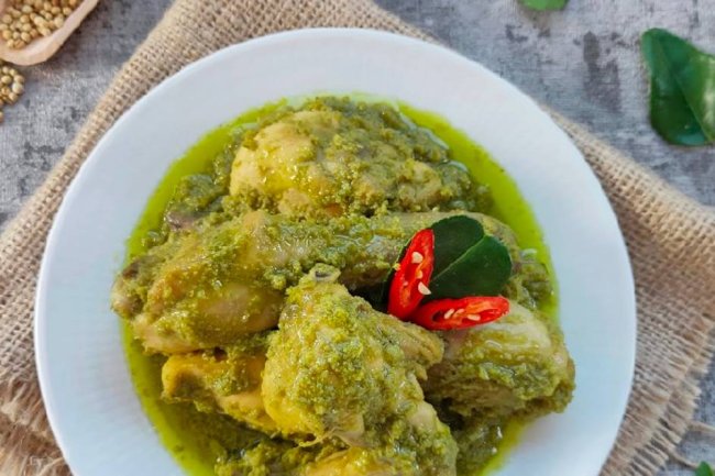 Ayam Lado Ijo: Lezatnya Ayam dengan Sambal Hijau Khas Minang