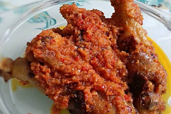 Ayam Bakar Sambal Balado: Perpaduan Ayam dan Pedas yang Menggiurkan