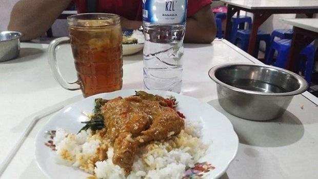 Kombinasi Teh Manis dan Paket Hemat Nasi Padang: Pas atau Tidak?