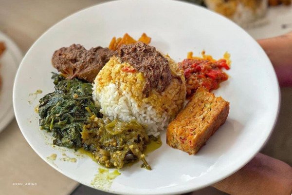 Kreasi Paket Hemat Nasi Padang dengan Cita Rasa Internasional