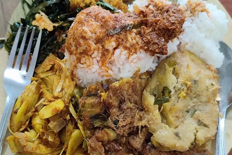 Catering Nasi Padang: Solusi Makanan Lezat untuk Karyawan Pabrik