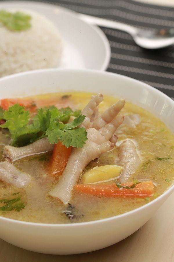 Sop Kaki Ayam Medan: Sup Kaki Ayam dengan Kuah Gurih