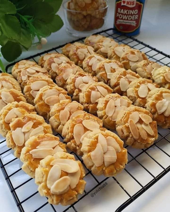 Kue Kenari: Kue Khas Maluku yang Berbahan Kenari