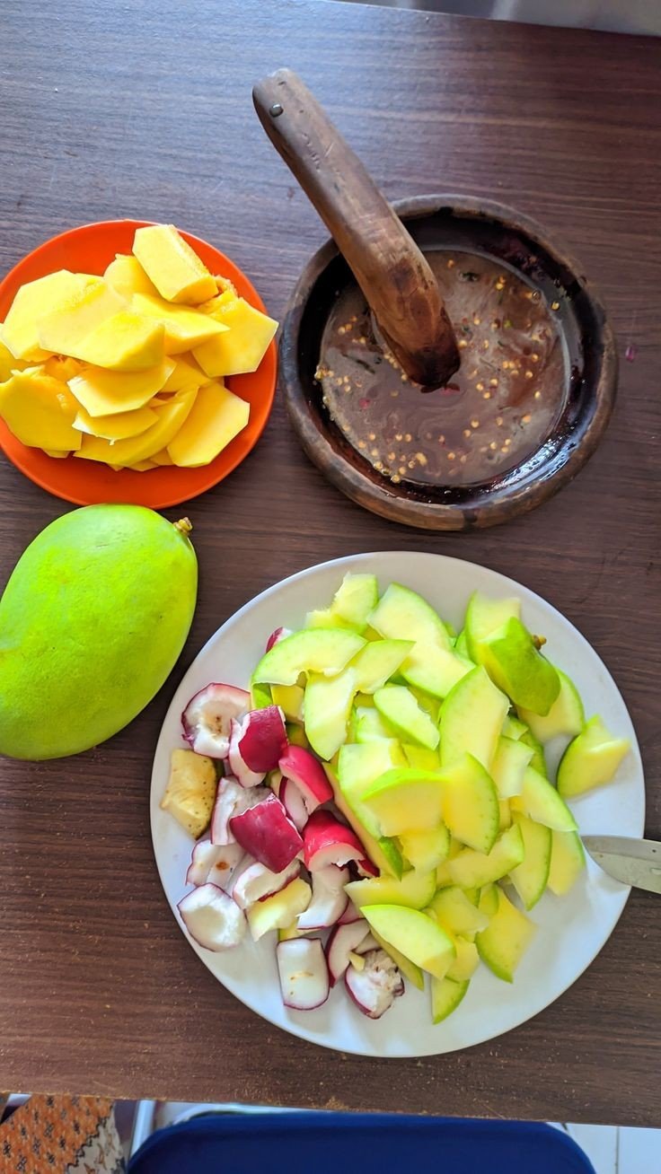 Salad Mangga Muda: Rujak dengan Sentuhan Buah Mangga Muda