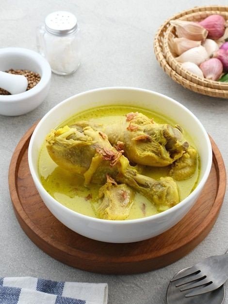 Ayam Sayur Lodeh: Ayam yang Dimasak dengan Sayur Lodeh yang Gurih dan Menyegarkan