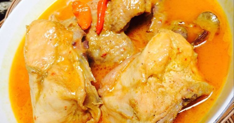 Ayam Gulai Khas Padang: Nikmatnya Kuah Kuning Berempah
