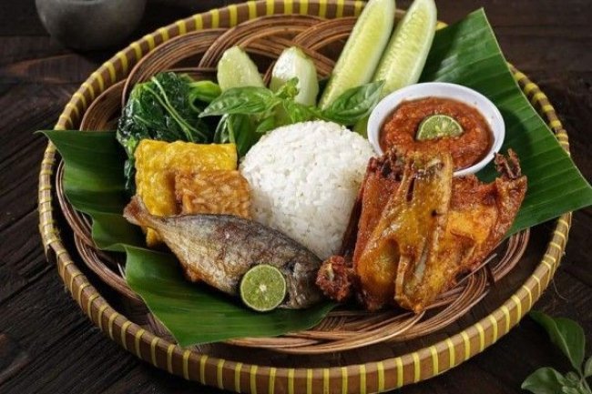 Nasi Tempong Banyuwangi: Pedasnya Menggugah Selera