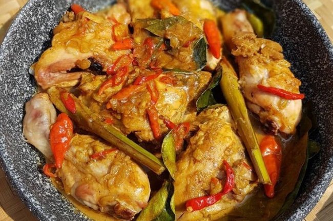 Ayam Lodho Tulungagung: Olahan Ayam dalam Santan Pedas