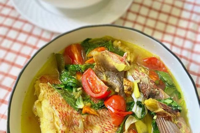 ikan Kuah Kuning Ternate: Perpaduan Segar dan Pedas